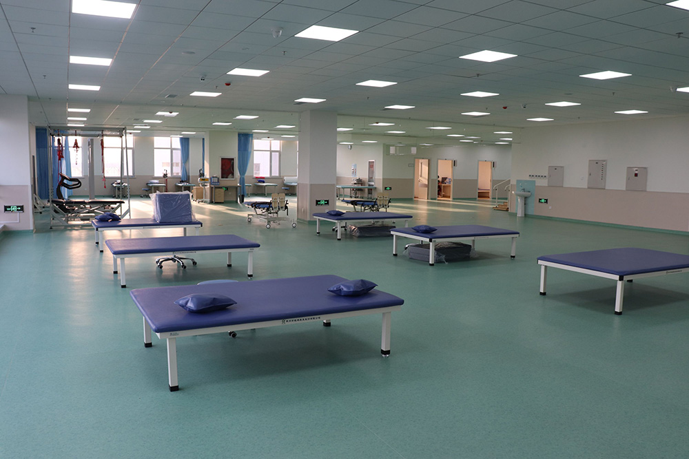 康復(fù)治療70天，偏癱患者步行出院！(圖4)