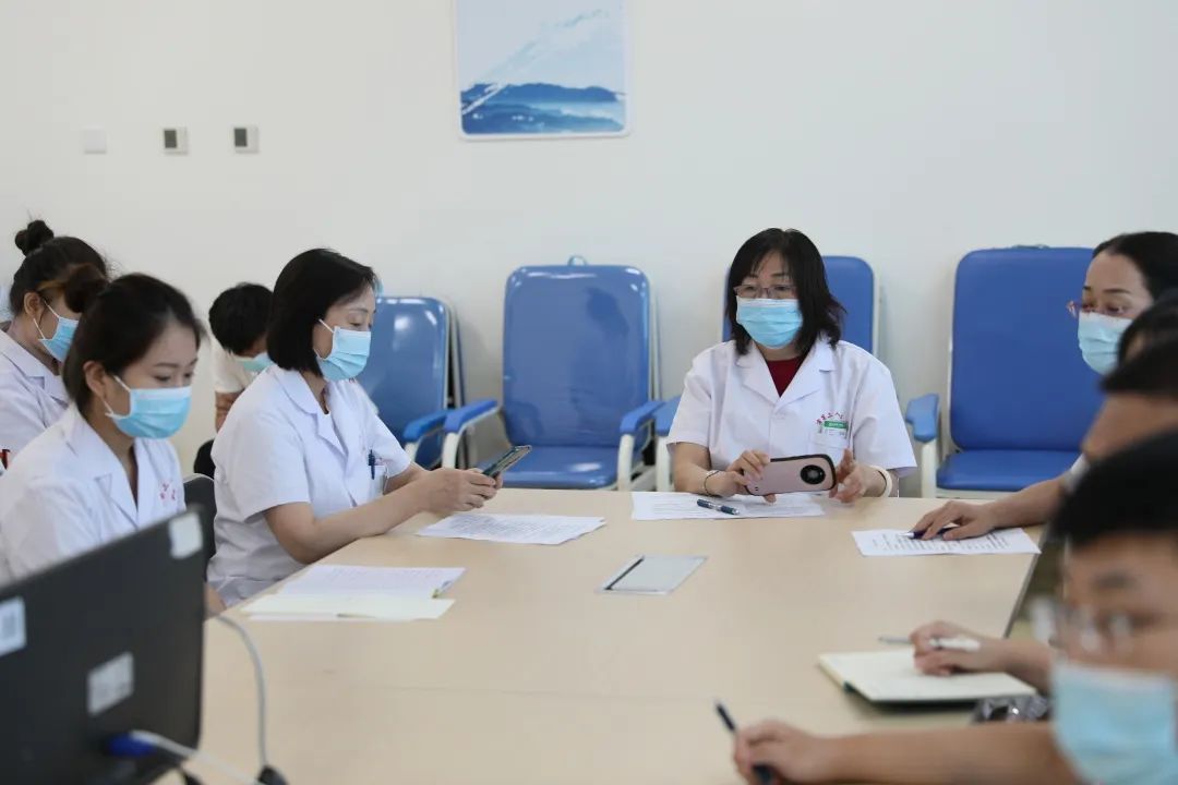 全省首家！中國醫(yī)科大學(xué)附屬第一醫(yī)院專家來“查房”，家門口享國內(nèi)優(yōu)質(zhì)醫(yī)療資源！(圖2)