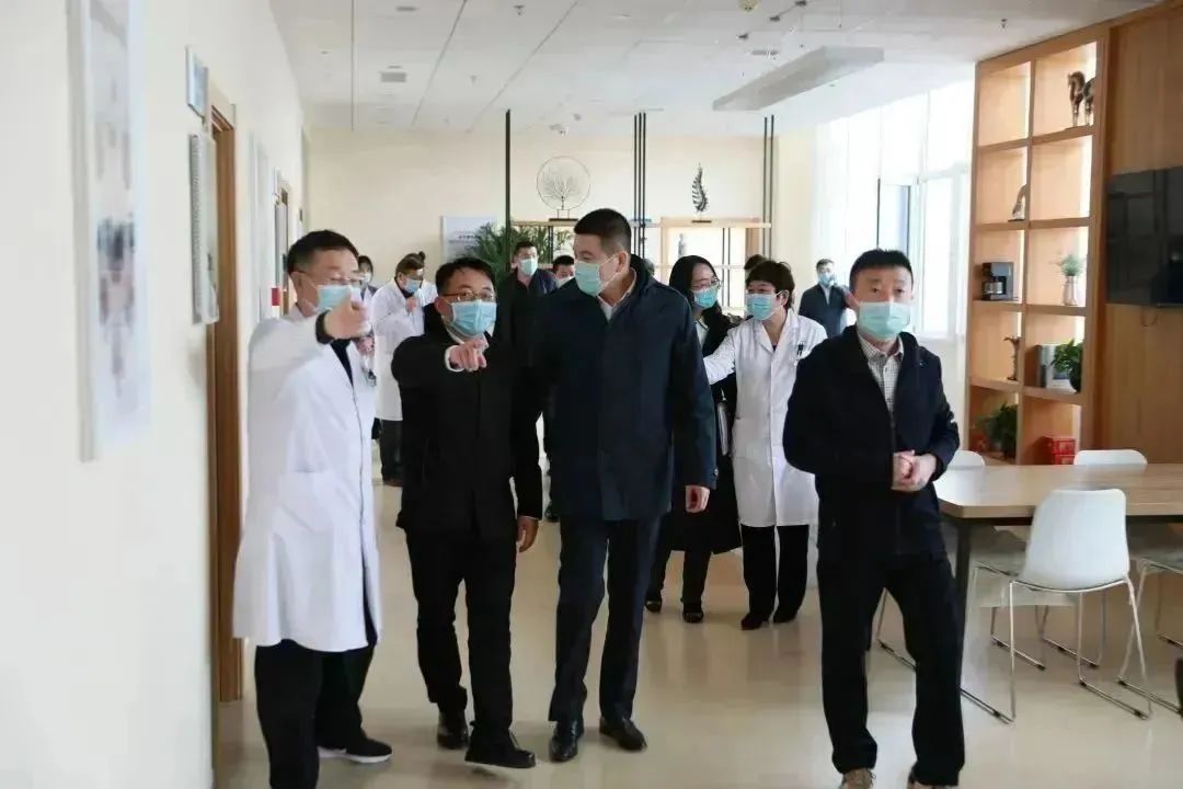 龍港區(qū)人大、區(qū)政府領(lǐng)導一行視察調(diào)研龍港國際醫(yī)療健康產(chǎn)業(yè)園(圖4)