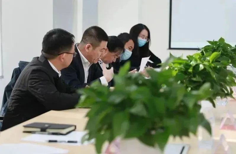 龍港區(qū)人大、區(qū)政府領(lǐng)導一行視察調(diào)研龍港國際醫(yī)療健康產(chǎn)業(yè)園(圖13)