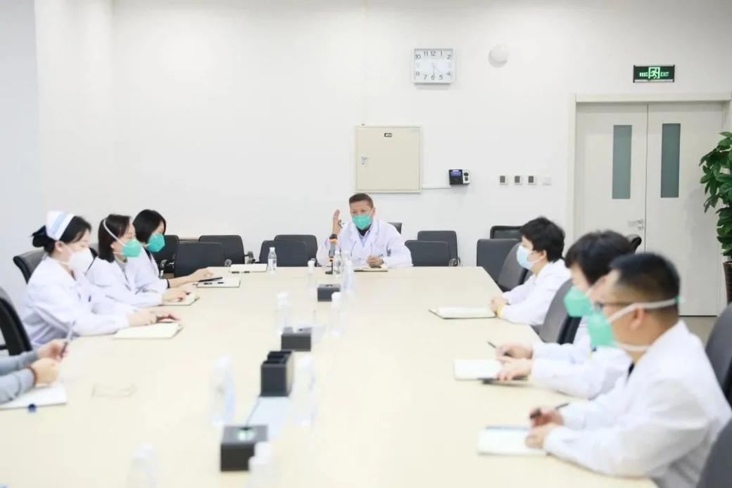人民醫(yī)院為人民，市二院舉全院之力保障醫(yī)療救治，牢守生命防線！(圖1)