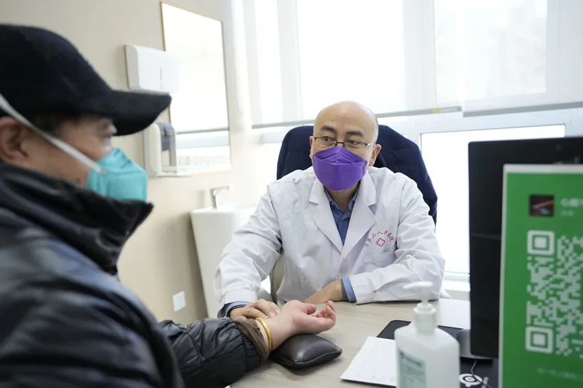 患者如潮，就診場面火爆！市二院著名專家診區(qū)百余位專家陸續(xù)來院出診(圖3)