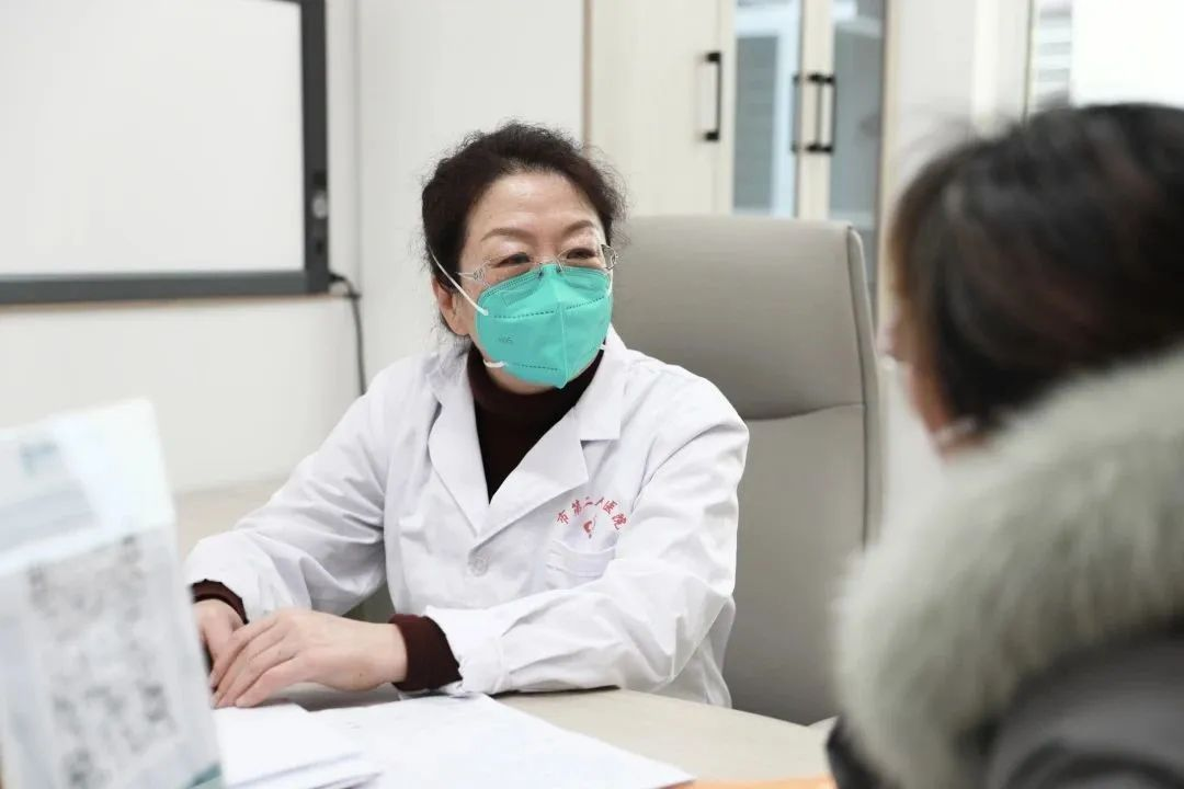 患者如潮，就診場面火爆！市二院著名專家診區(qū)百余位專家陸續(xù)來院出診(圖5)