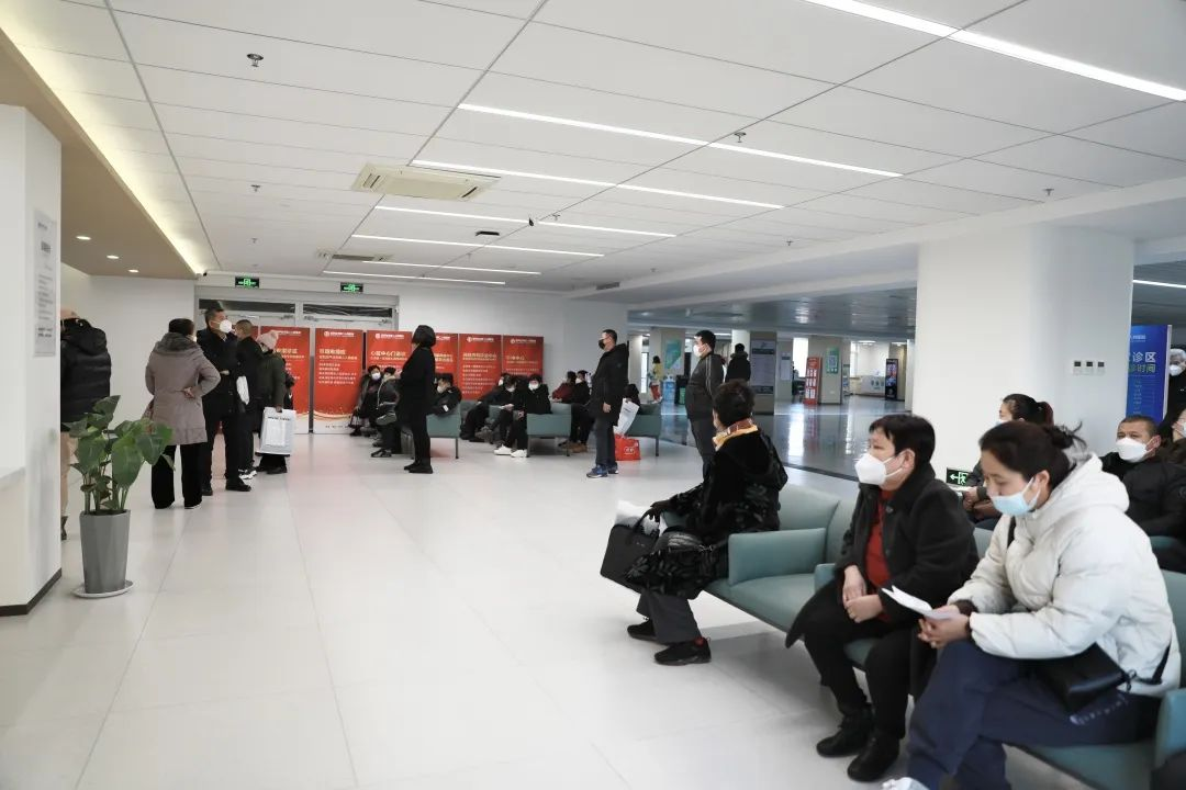 患者如潮，就診場面火爆！市二院著名專家診區(qū)百余位專家陸續(xù)來院出診(圖8)