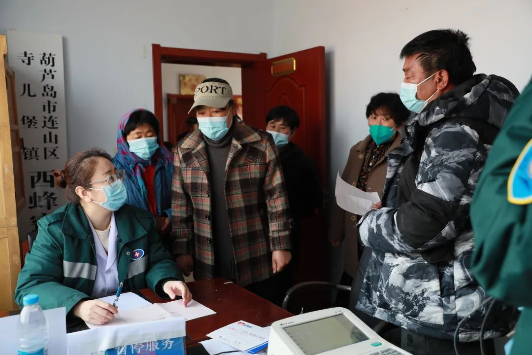 踐行黨的二十大精神，市二院黨員開(kāi)展大型公益出診！(圖3)