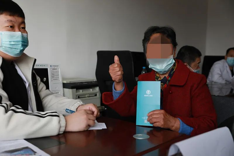 踐行黨的二十大精神，市二院黨員開(kāi)展大型公益出診！(圖7)